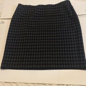 Lysespenard XL houndstooth stretchy skirt made in Canada like new condition